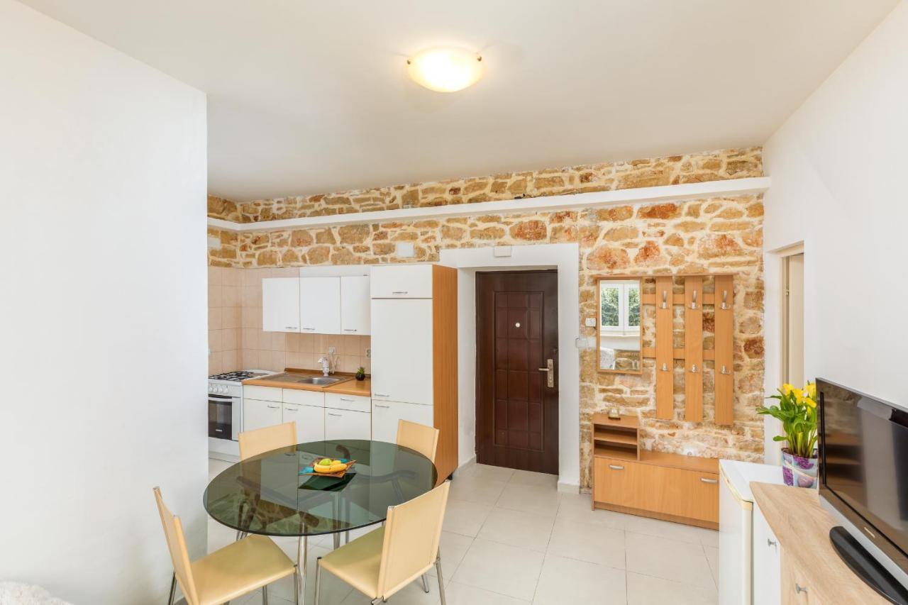 Apartment Nikola Fažana Buitenkant foto